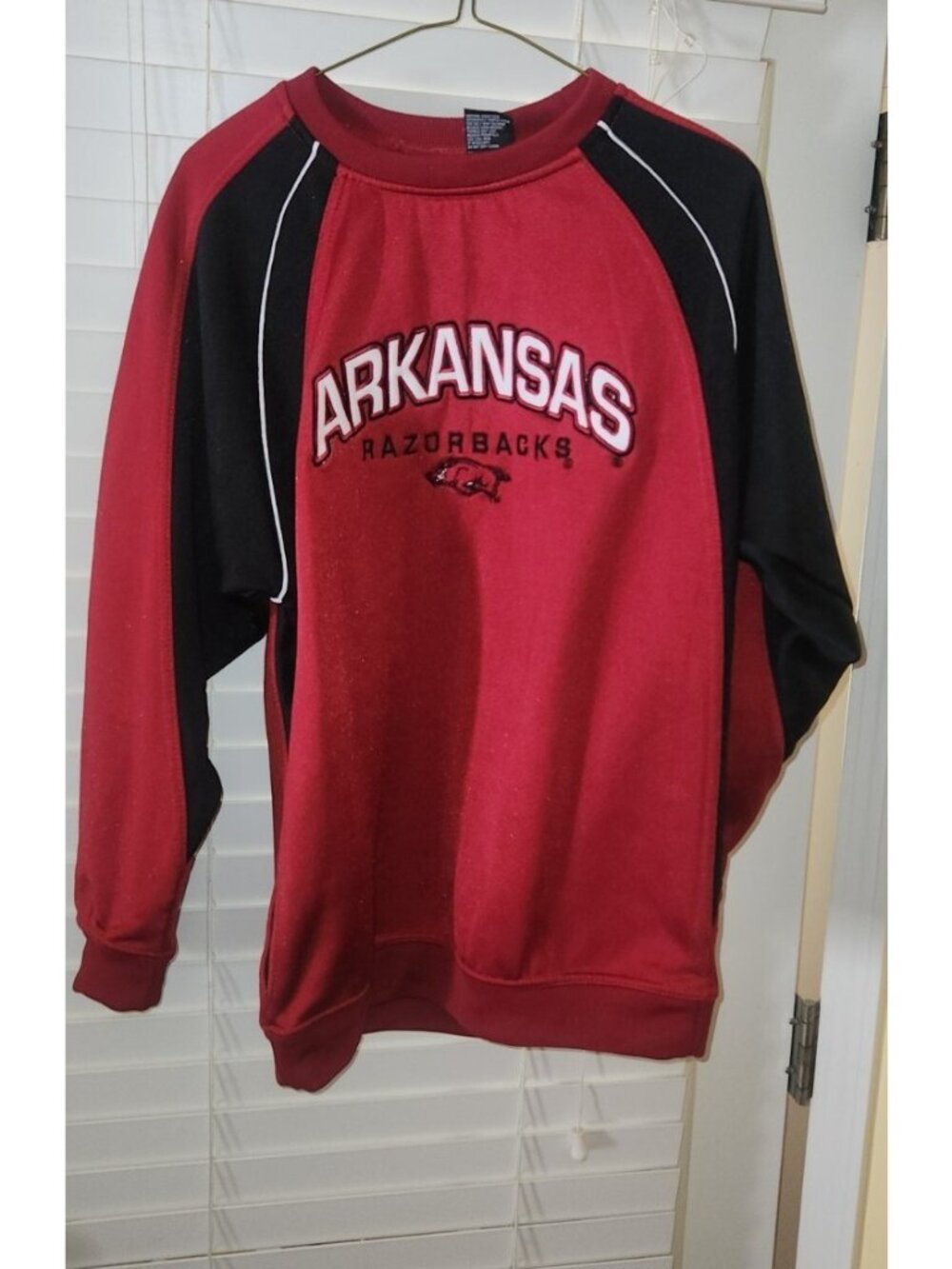 Arkansas Razorbacks Youth Sweatshirt, Starter, LARGE YOUTH 16/18 preowned.....B6